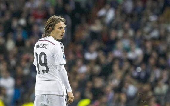 《球队的选秀战略：第一轮选高中生还是大学生的博弈》