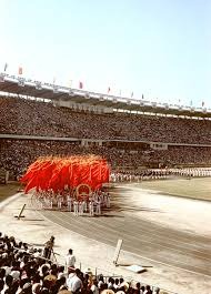 《球队周边产品的脑洞：从球员模型到印有球场草皮的T恤》